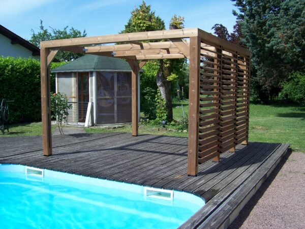 THO 3531 V Pergola fabriquée en bois massif traité très haute température / dimensions 3,41x3,13 m / Livré avec ventelles mobiles / Très belle finition bois / Environnemental et quasiment sans entretien / Fabriqué en France / Garantie : 10 ans*