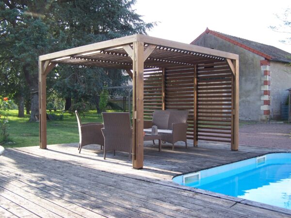 THO 3531 VT Pergola fabriquée en bois massif traité très haute température / dimensions 3,41x3,13 m / Livré avec ventelles mobiles / Très belle finition bois / Environnemental et quasiment sans entretien / Fabriqué en France / Garantie : 10 ans*