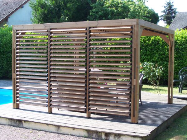 THO 3531 VT Pergola fabriquée en bois massif traité très haute température / dimensions 3,41x3,13 m / Livré avec ventelles mobiles / Très belle finition bois / Environnemental et quasiment sans entretien / Fabriqué en France / Garantie : 10 ans*