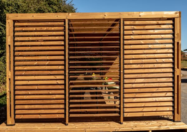 THO 3562 VVT Pergola fabriquée en bois massif traité très haute température / dimensions 3,41x6,14 m / Livré avec ventelles mobiles / Très belle finition bois / Environnemental et quasiment sans entretien / Fabriqué en France / Garantie : 10 ans*