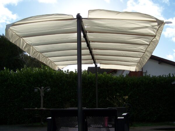 PER 2535 M Pergola marquise 3,60 x 2,50 m finition époxy gris anthracite avec toile pivotante et extensible / Surface de protection : 9 m² / toit en toile polyester 200 gr/m² couleur écru / Garantie : structure 2 ans toile : 1 an*