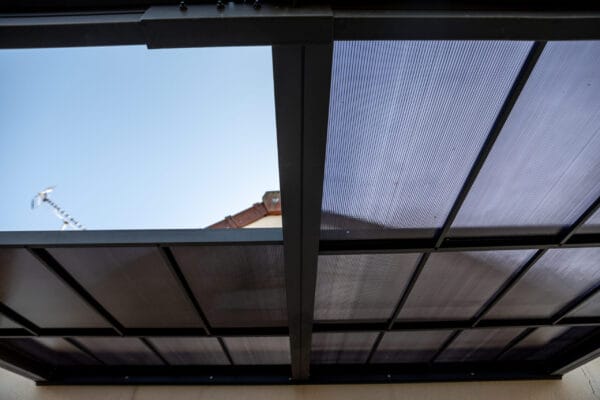 TT 3040 CL Toit terrasse ALUMINIUM avec toit amovible coloris gris anthracite / Surface 12,04 m² / toit réalisé avec plaques en POLYCARBONATE ANTI-UV 6 mm / Garantie : structure 5 ans couverture 2 ans*