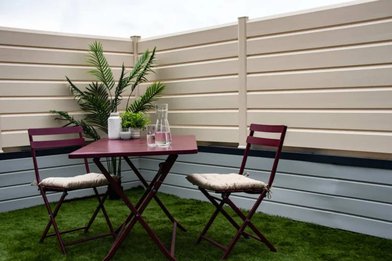 Clôture persienne CLOSEA PVC beige 3 Sublimer votre façade avec la clôture CLOSEA beige