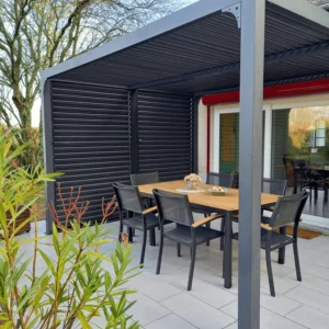 PER 3630V BI Pergola bioclimatique ALUMINIUM livrée avec des ventelles latérales aluminium mobiles pour côté 3 m / Surface de protection : 10,80 m² / toit réalisé avec lames ovales en aluminium / Garantie : structure 5 ans ventelles 2 ans *