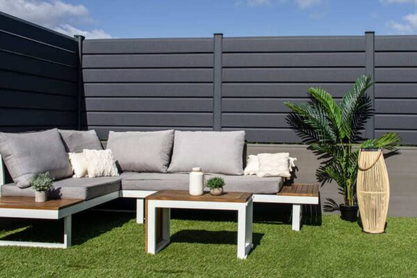 Clôture PVC plaxée gris anthracite à lames persiennes – CLOSEA