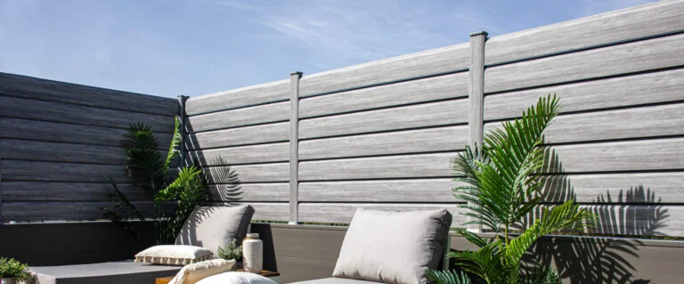 Tout savoir sur la clôture en PVC en 7 rubriques essentielles 9 Clôture CLOSEA plaxé concrète