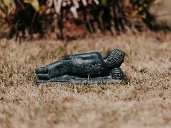 CMJ-M-LYINGBD-40-N Statue Bouddha couché en pierre - 40 cm Noir antique