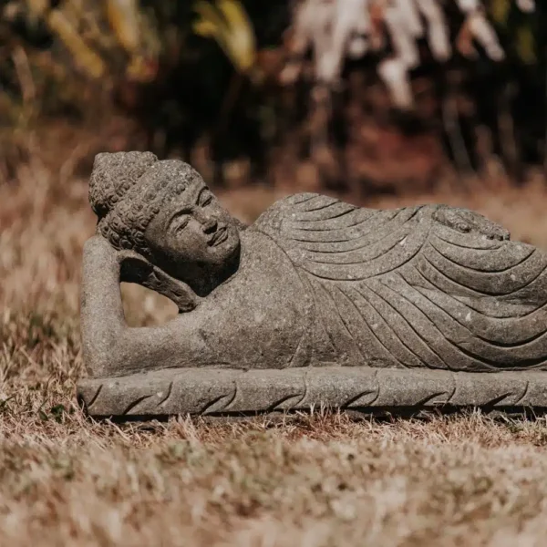 CMJ-PV-LAYINGBD-50-NAT Statue de jardin Bouddha allongé couché en pierre volcanique - 50cm