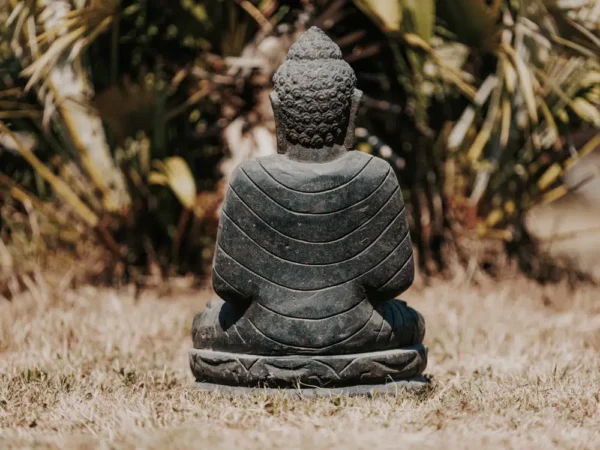 CMJ-PV-SBMED1-50-ANT Statue de jardin Bouddha assis extérieur en pierre naturelle - Noir antique 50 cm