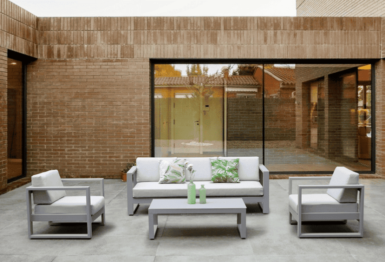 Salon de jardin aluminium 5 places gris clair Willis - Couleurs du monde (Ambiance)