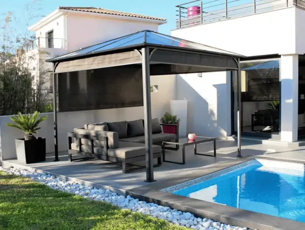 Tonnelle-3x3-aluminium-et-acier-toiture-polycarbonate-_-4-brises-soleil-enroulables-IDEAL-Couleurs-du monde