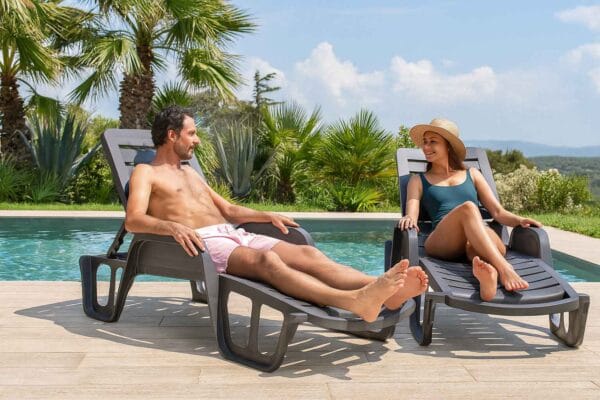 Bain de soleil anthracite Lettino - Lot de 2 (Mise en situation générée par IA à titre indicatif - Visuel non contractuel)