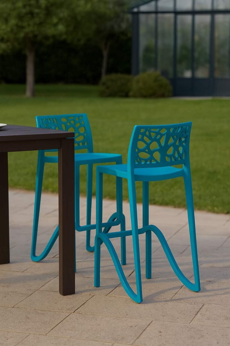Tabouret bleu acier design haut 75 cm - Lot de 2 - Haka (Mise en situation générée par IA à titre indicatif - Visuel non contractuel)