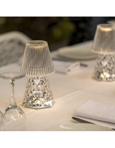 Lampe sans fil design Luxe Diamond D0107 sur une table, éclairage chaud, image principale