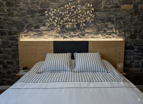 Tête de lit en chêne massif BCL, image principale, design bicolore avec éclairage LED