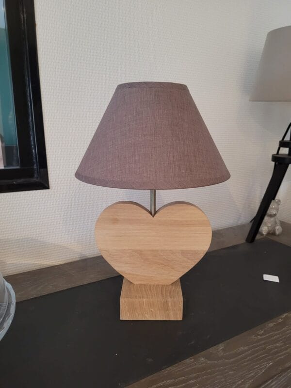 Lampe de chevet coeur bois en chêne massif vue principale