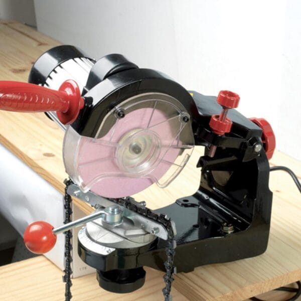 Affuteuse électrique de chaine de tronçonneuse PRS660, vue principale de l'appareil avec son moteur puissant et son carter de protection.