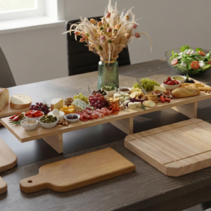 Les planches - visuel représentant toutes les planches que nous proposons : planche apéro, planche à découper, planche à pizza, planche à raclette, dessous de plat