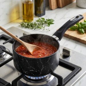 Casserole 14 cm Marble B0044 sur cuisinière avec sauce tomate, image principale