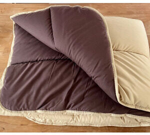 Couette 240x260 bicolore taupe et camel en microfibres, référence C0026, image principale.