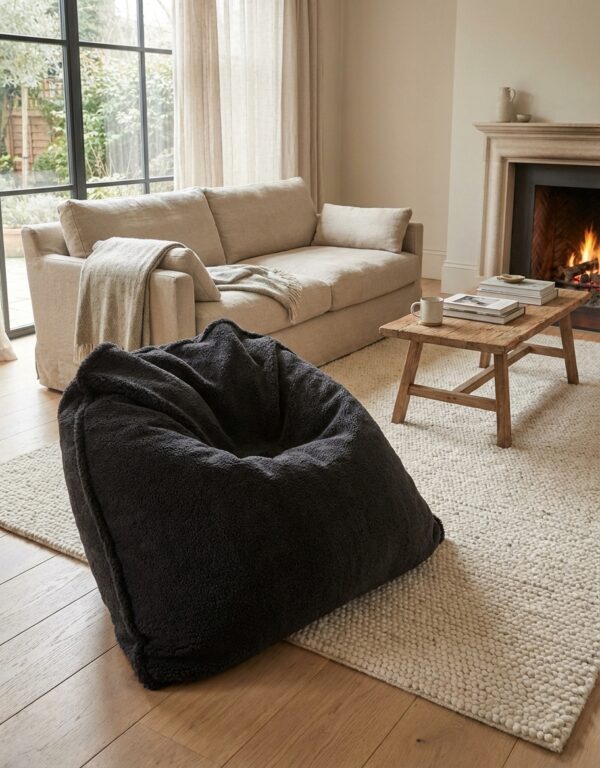 Image principale du coussin pouf géant D0118-A en tissu Mouton Anthracite dans un salon