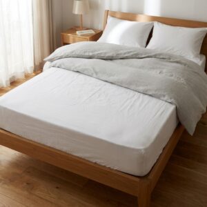 Drap housse 140 blanc polycoton sur lit, position principale, référence C0038