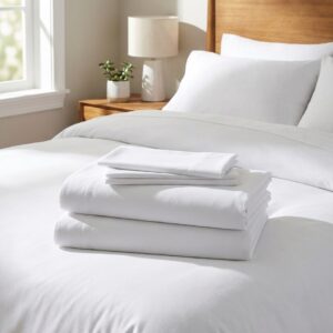 Drap plat 180x290cm polycoton blanc C0040, image principale montrant le drap sur un lit.
