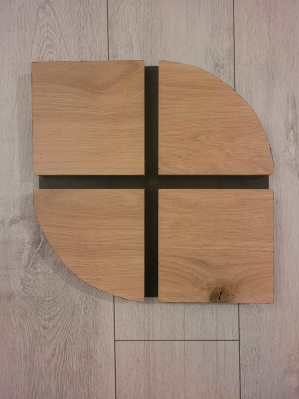 Dessous de plat bois design chêne massif 20x20 cm MTR-2075122, image principale présentant une vue de dessus du produit.