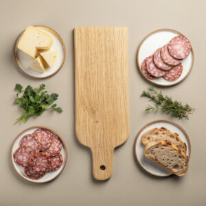Image principale de la planche apéro bar en chêne massif MTR-2083120 avec des aliments autour sur le fond.