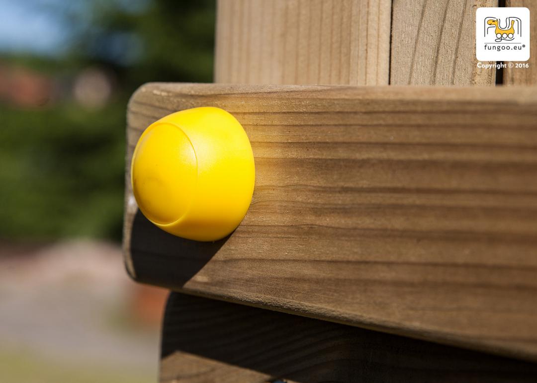 Vue rapprochée de capuchon jaune sur aire de jeux avec deux toboggans pour sécurité, référence 3526PT