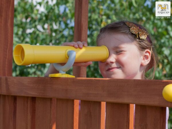 Enfant utilisant un télescope sur l'aire de jeux extérieure FUNGOO GIANT, référence produit 0925PT