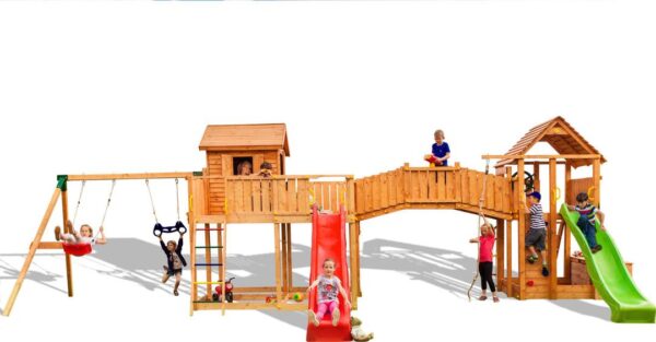 Aire de jeux multi activités MAXI SET FUNGOO SMILE FARM avec plusieurs enfants jouant, toboggans rouge et vert, et maisonnette. Référence: 3560PT