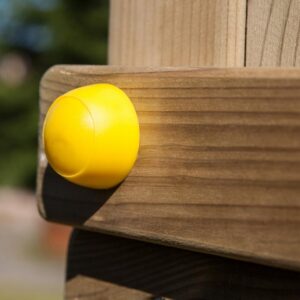Capuchon jaune sur structure en bois de l'aire de jeux multi activités, référence 3560PT