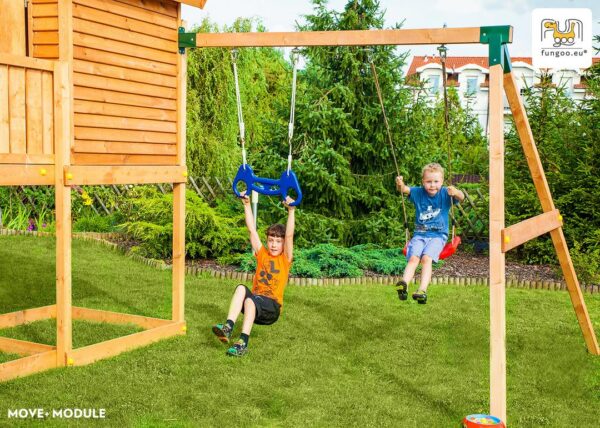 Enfants jouant sur une aire de jeux toboggan FUNGOO MOVE MySIDE référence 3519PT, illustration de la structure en bois avec balançoires.