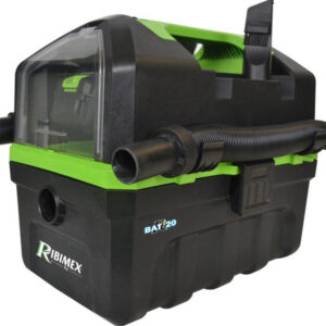 Aspirateur à batterie eau et poussière PRBAT20/ASP, image principale montrant l'appareil en vue d'angle avec tuyaux et accessoires rangés.