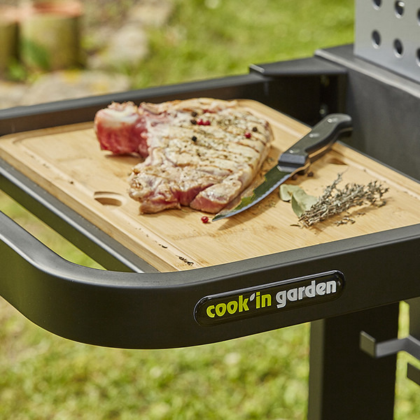 Planche à découper du barbecue à charbon en fonte EASY 60 avec herbes et couteau - CH042T