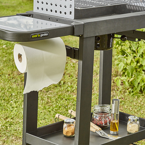 Détail du barbecue à charbon en fonte EASY 60 avec support pour essuie-tout et espace de rangement. Référence: CH042T.