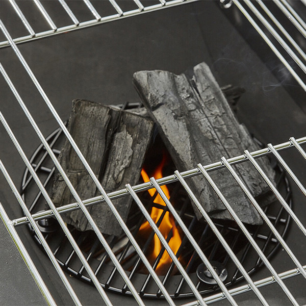Grille de cuisson du barbecue à charbon en fonte EASY 60 avec charbon allumé - référence CH042T