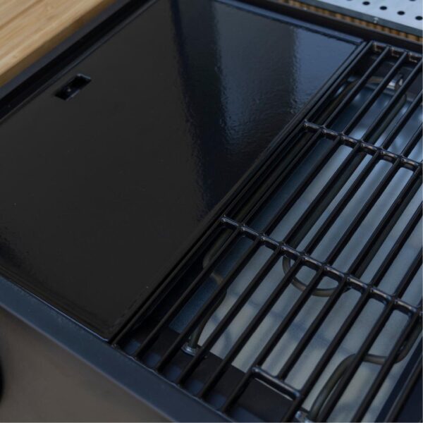 Zoom sur les surfaces de cuisson du barbecue électrique FLAVO 50 SC ELEC, grille et plancha visibles. Illustration de la qualité et de la modularité pour balcon, référence produit EL004T ST.