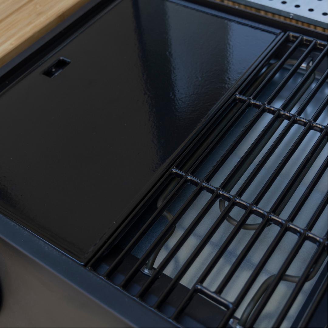 Barbecue électrique pour balcon FLAVO 50 SC ELEC 2 Zoom sur les surfaces de cuisson du barbecue électrique FLAVO 50 SC ELEC, grille et plancha visibles. Illustration de la qualité et de la modularité pour balcon, référence produit EL004T ST.