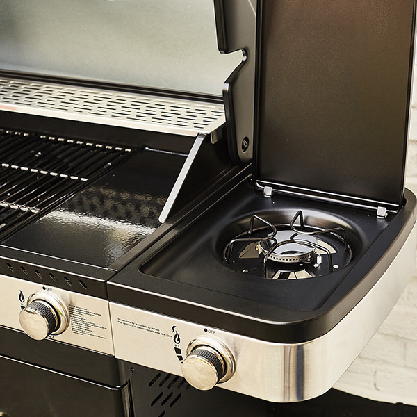 Vue détaillée du réchaud latéral du barbecue gaz avec desserte, modèle FIDGI 3, référence COAM063SBI