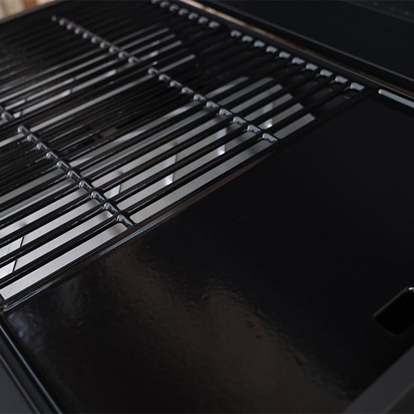 Gros plan sur la surface du barbecue gaz grill et plancha FLAVO 76 SC, référence AM084T.
