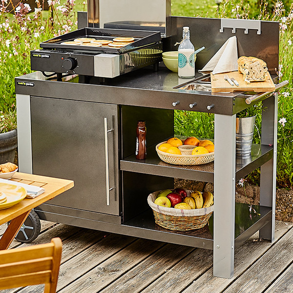 Image principale de la desserte haut de gamme NOVA 110 PREMIUM, référence WT018T, montrant une grande surface de travail avec planche à découper et bacs de rangement