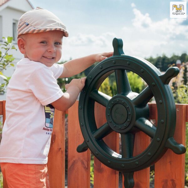 Enfant jouant avec le gouvernail de la grande aire de jeux FUNGOO GIANT MOVE + BEACH, référence 3508PT