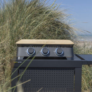 Plancha gaz fonte émaillée DUNE 70 PG093 en plein air avec couvercle fermé