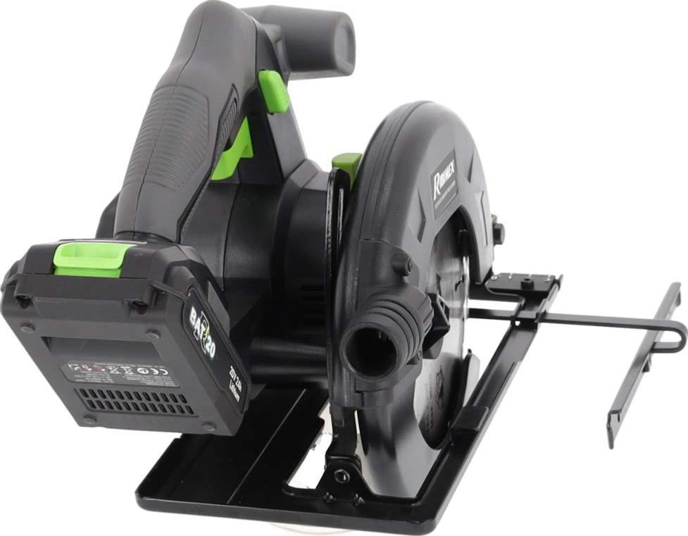 Scie circulaire sans fil avec batterie 20 V 2 Ah, lame 165 mm – Ribimex 2 Scie circulaire sans fil noire vue de profil, avec son plateau de coupe en métal et son carter de lame