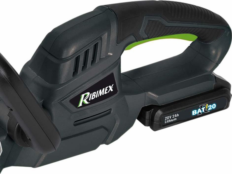 Taille-haies à batterie R-BAT20 20V 2Ah + chargeur PRBAT20/TH - Ribimex 3 Détail du manche et de la batterie du taille-haies à batterie R-BAT20, référence PRBAT20/TH