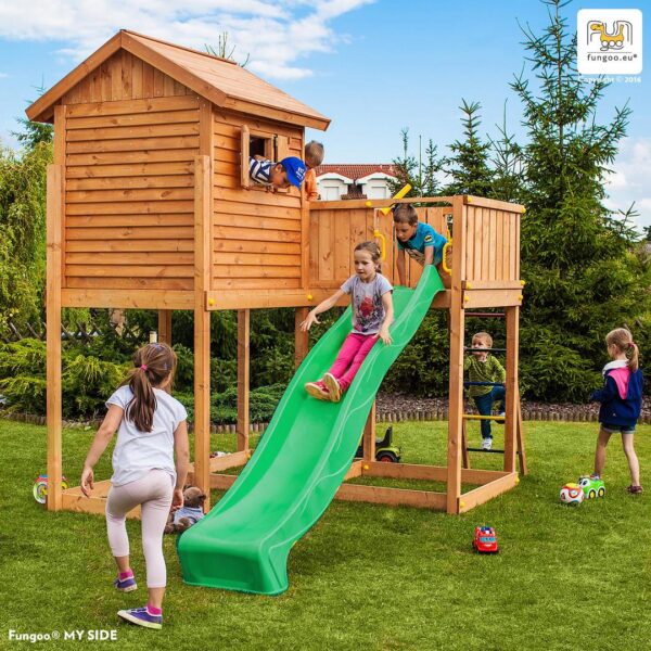 Aire de jeux FUNGOO MYSIDE avec toboggan vert et maisonnette, image principale