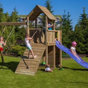 Aire de jeux FUNGOO CAROL3 avec toboggan bleu et balançoire pour enfants dans un jardin