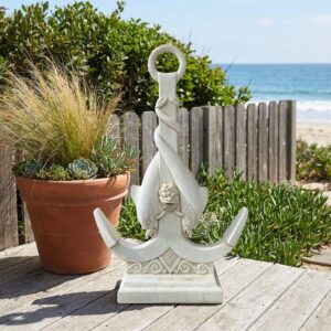Ancre marine décoration en pierre reconstituée avec ton vieilli présentée sur une terrasse en bois avec vue sur la mer, 150 cm, référence 215342